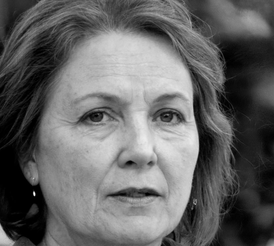 Porträt einer Expertin für betriebswirtschaftliche Kennzahlen